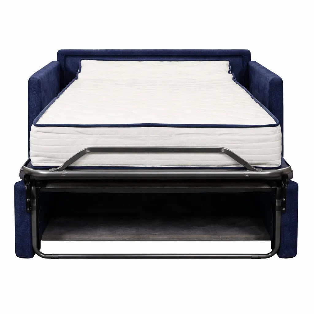 Poltrona letto trasformabile con materasso alto 18 cm e rivestimento in tessuto idrorepellente e antimacchia in vari colori.