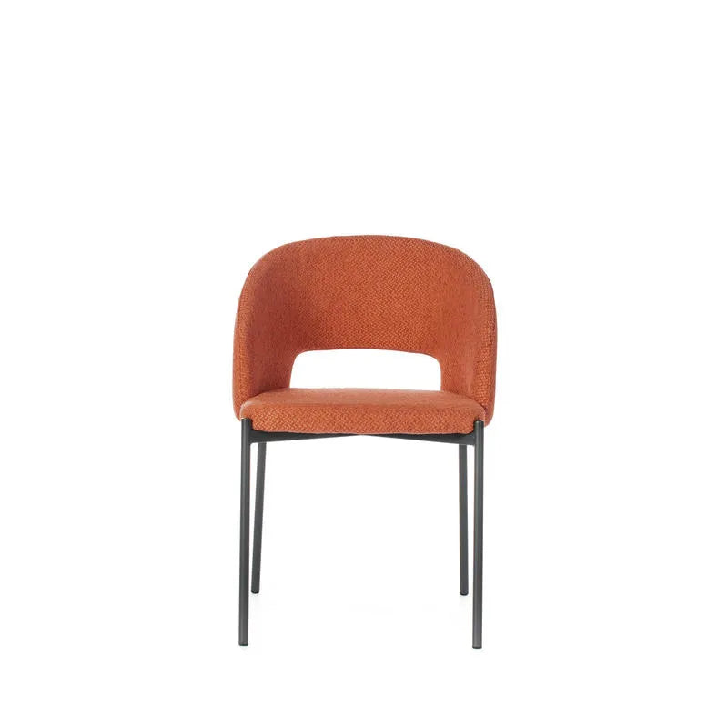 Sedia Greta imbottita in tessuto con gambe in metallo verniciato, disponibile in giallo, grigio e arancione