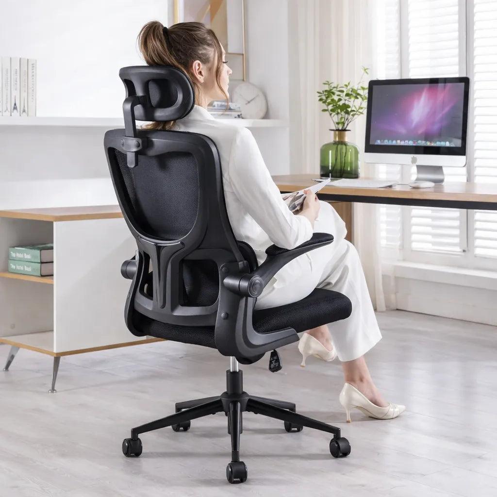 Sedia ufficio ergonomica ErgoPro nera con poggiatesta e schienale in rete traspirante