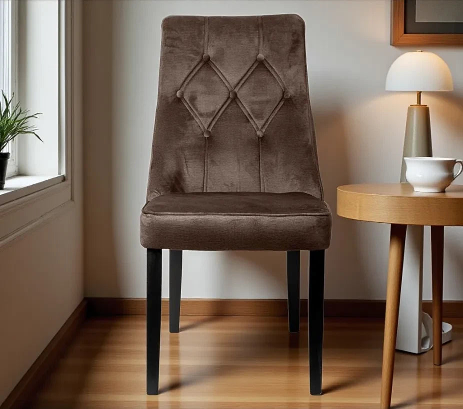 Set 2 sedie imbottite Alvira in velluto grigio tortora beige con gambe in legno nero opaco eleganti moderne