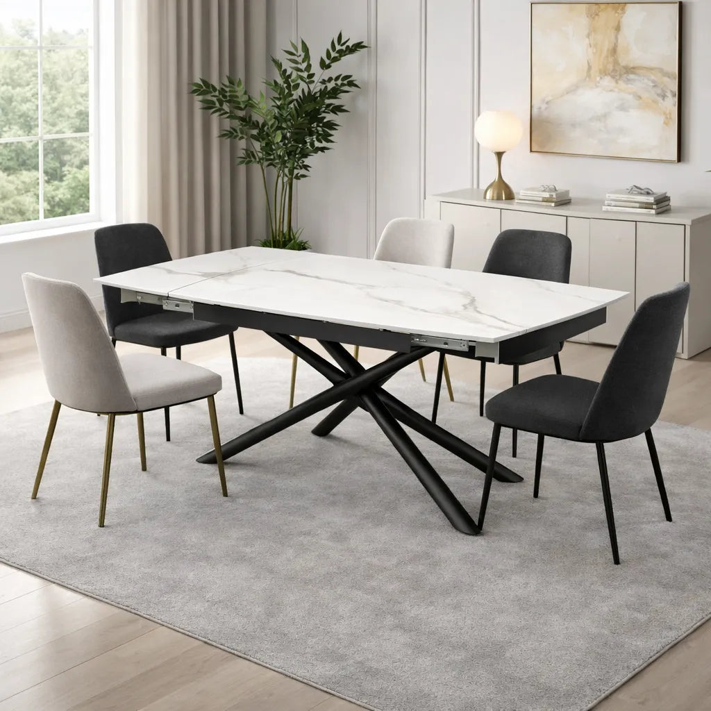 Tavolo allungabile a botte con piano in ceramica calacatta oro lucido o carrara opaco e base in metallo oro o nero.