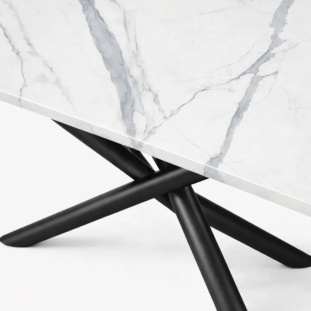 Tavolo allungabile a botte con piano in ceramica calacatta oro lucido o carrara opaco e base in metallo oro o