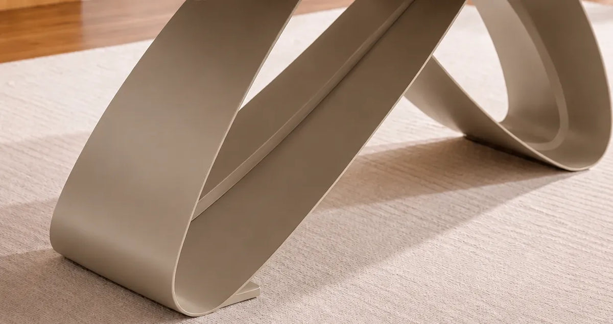 Tavolo Fly allungabile da 160 a 240 cm con piano in ceramica e base in metallo verniciato. Disponibile in due varianti di colore
