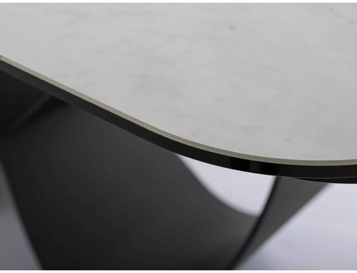 Tavolo Infinity Ceramic allungabile con top in vetroceramica effetto marmo bianco e struttura in metallo nero