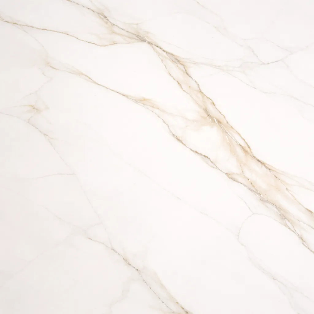 Tavolo New Moon allungabile con piano in ceramica effetto marmo bianco venato e base in metallo nero design moderno