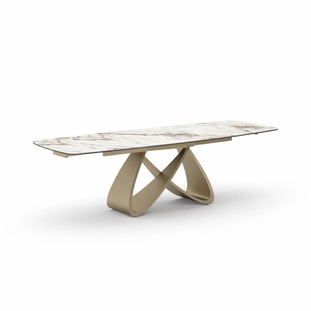 Tavolo Wings allungabile in ceramica effetto marmo calacatta con base intrecciata color champagne