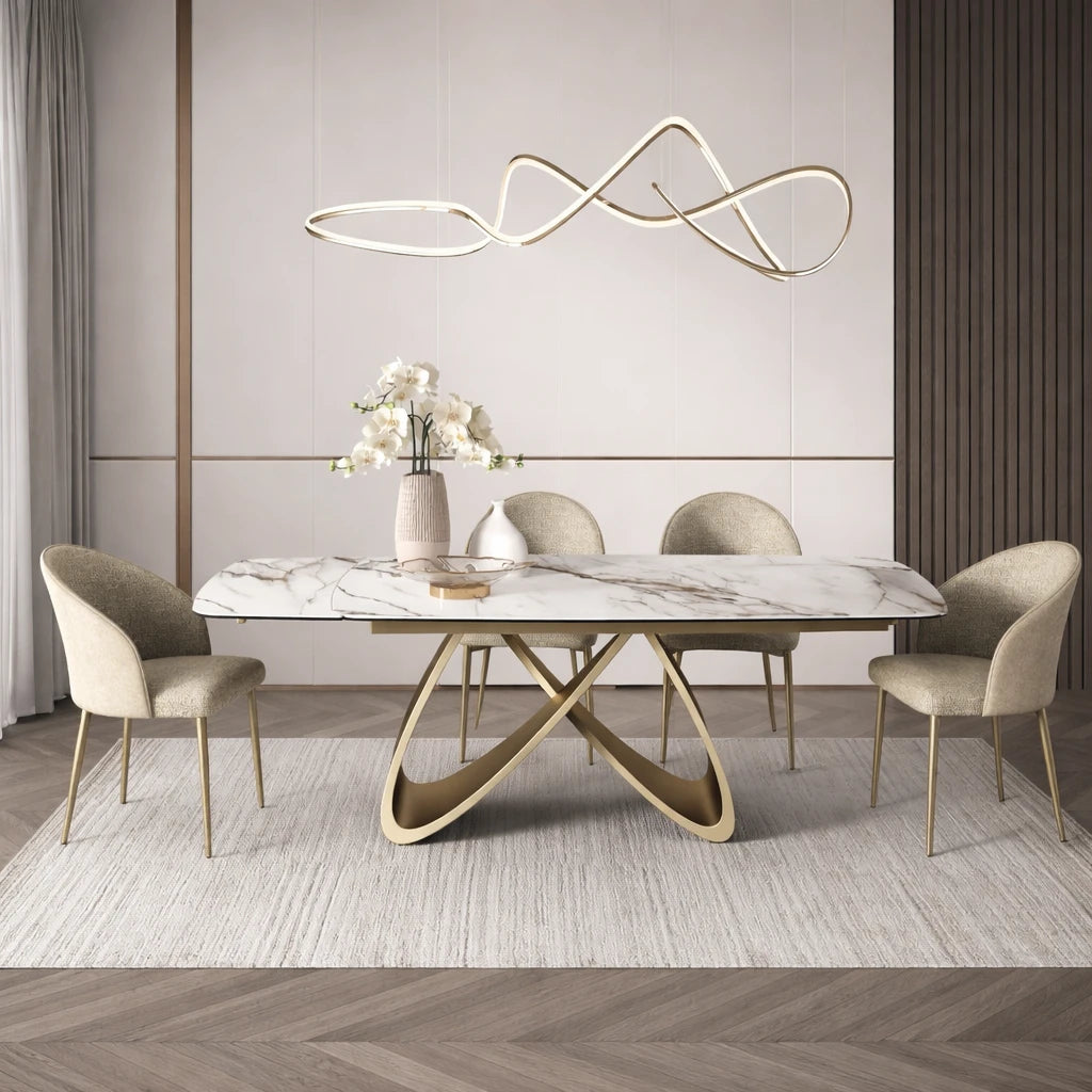 Tavolo Wings allungabile in ceramica effetto marmo calacatta con base intrecciata color champagne