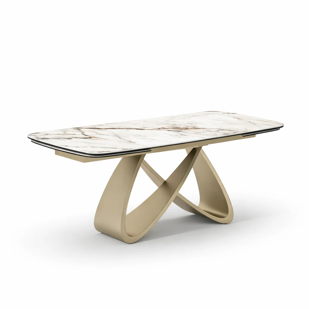 Tavolo Wings allungabile in ceramica effetto marmo calacatta con base intrecciata color champagne