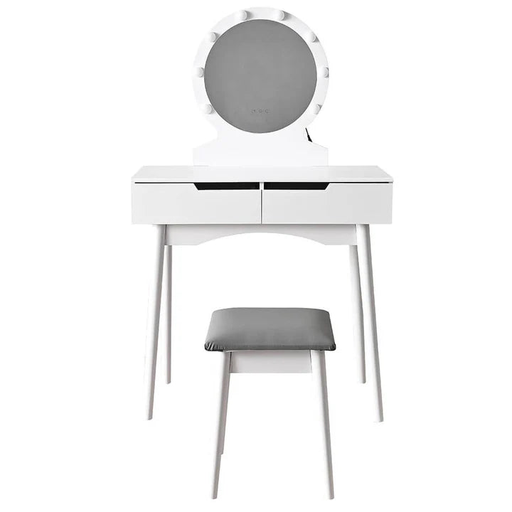 Toeletta trucco Laura Shally Dogan in legno bianco con specchio rotondo illuminato e sgabello imbottito