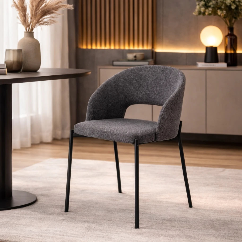 Sedia Greta imbottita in tessuto con gambe in metallo verniciato, disponibile in giallo, grigio e arancione