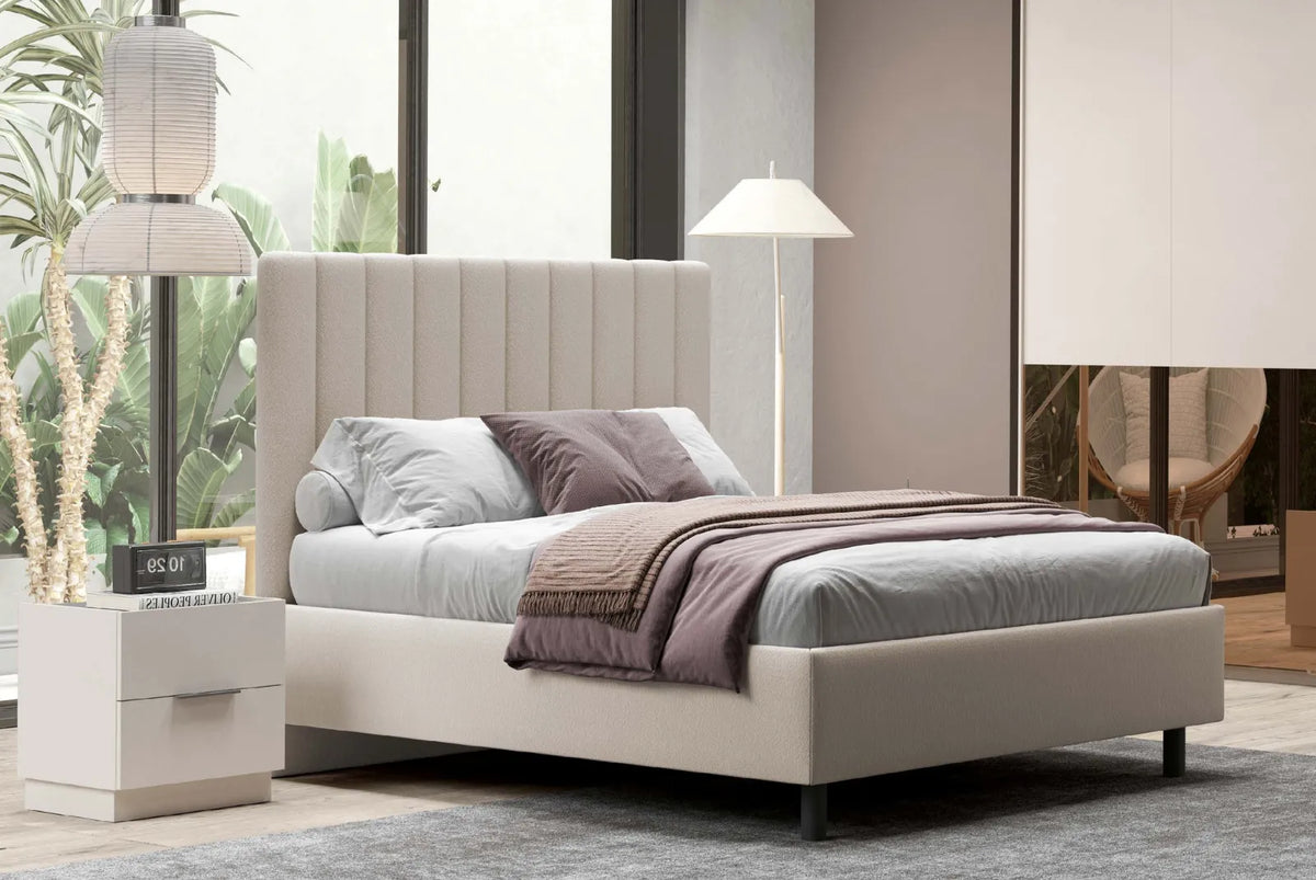 Camera da letto moderna Milano con letto contenitore, armadio scorrevole cashmere con specchi bronzati, comò e comodini