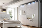 Camera da letto moderna Montecarlo con letto contenitore e armadio bianco frassino con specchi e faretti