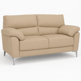 Divano Mira in tessuto lavabile con struttura in legno massello e piedini in metallo, design italiano elegante e moderno.