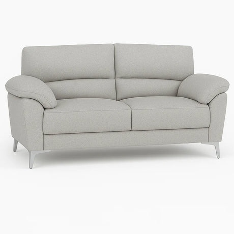 Divano Mira in tessuto lavabile con struttura in legno massello e piedini in metallo, design italiano elegante e moderno.