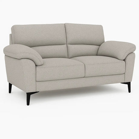 Divano Mira in tessuto lavabile con struttura in legno massello e piedini in metallo, design italiano elegante e moderno.