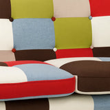 Divano Patchwork 2 posti colorato con fantasia multicolore e gambe in legno nero