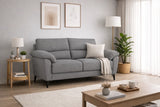 Divano Mira in tessuto lavabile con struttura in legno massello e piedini in metallo, design italiano elegante e moderno.