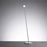 Lampada da terra Orkestra in cromo con diffusore in vetro opale e design moderno
