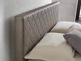 Letto matrimoniale Rio con contenitore, rivestimento in ecopelle e testata imbottita trapuntata a rombi. Design moderno, elegante e salvaspazio.

