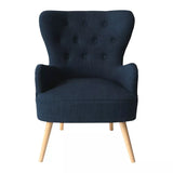 Poltrona Giulietta in tessuto Oxford antimacchia con schienale ergonomico trapuntato e piedini in legno, ideale per soggiorno, studio o camera da letto.