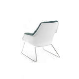 Poltrona Grace in tessuto imbottito sfoderabile con scocca in polipropilene e base in metallo dal design moderno ed elegante.