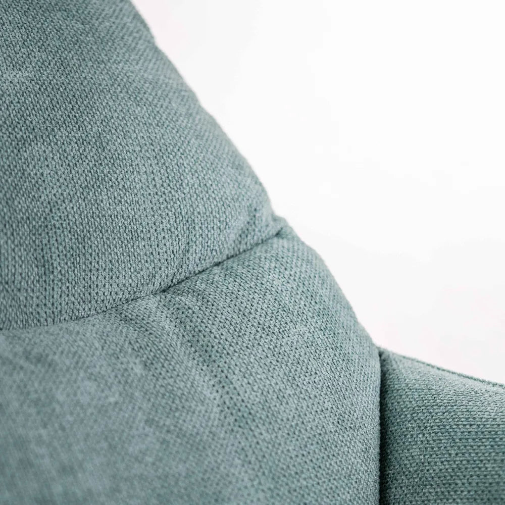 Poltrona Grace in tessuto imbottito sfoderabile con scocca in polipropilene e base in metallo dal design moderno ed elegante.