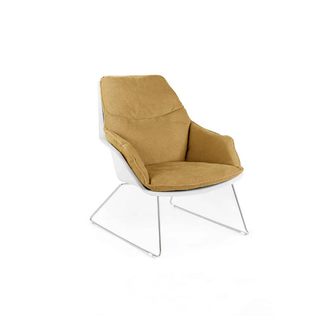 Poltrona Grace in tessuto imbottito sfoderabile con scocca in polipropilene e base in metallo dal design moderno ed elegante.