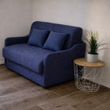 Poltrona letto trasformabile con materasso alto 18 cm e rivestimento in tessuto idrorepellente e antimacchia in vari colori.