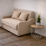 Poltrona letto trasformabile con materasso alto 18 cm e rivestimento in tessuto idrorepellente e antimacchia in vari colori.