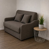 Poltrona letto trasformabile con materasso alto 18 cm e rivestimento in tessuto idrorepellente e antimacchia in vari colori.