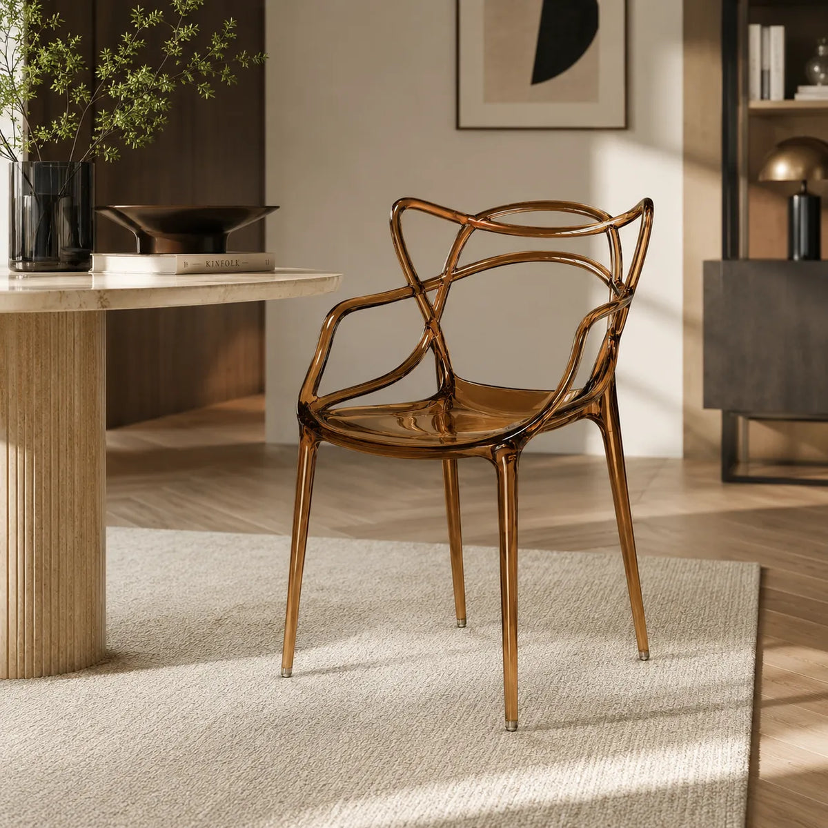 Sedia Curve in policarbonato brnzo lucido con design moderno e linee intrecciate