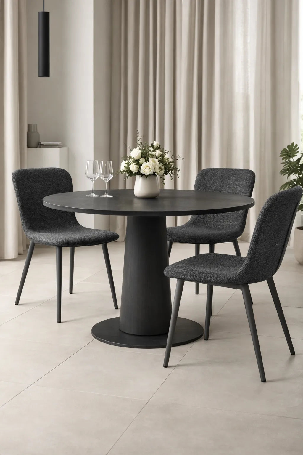 Sedia Ida in tessuto tortora o grigio con gambe in metallo verniciato design moderno