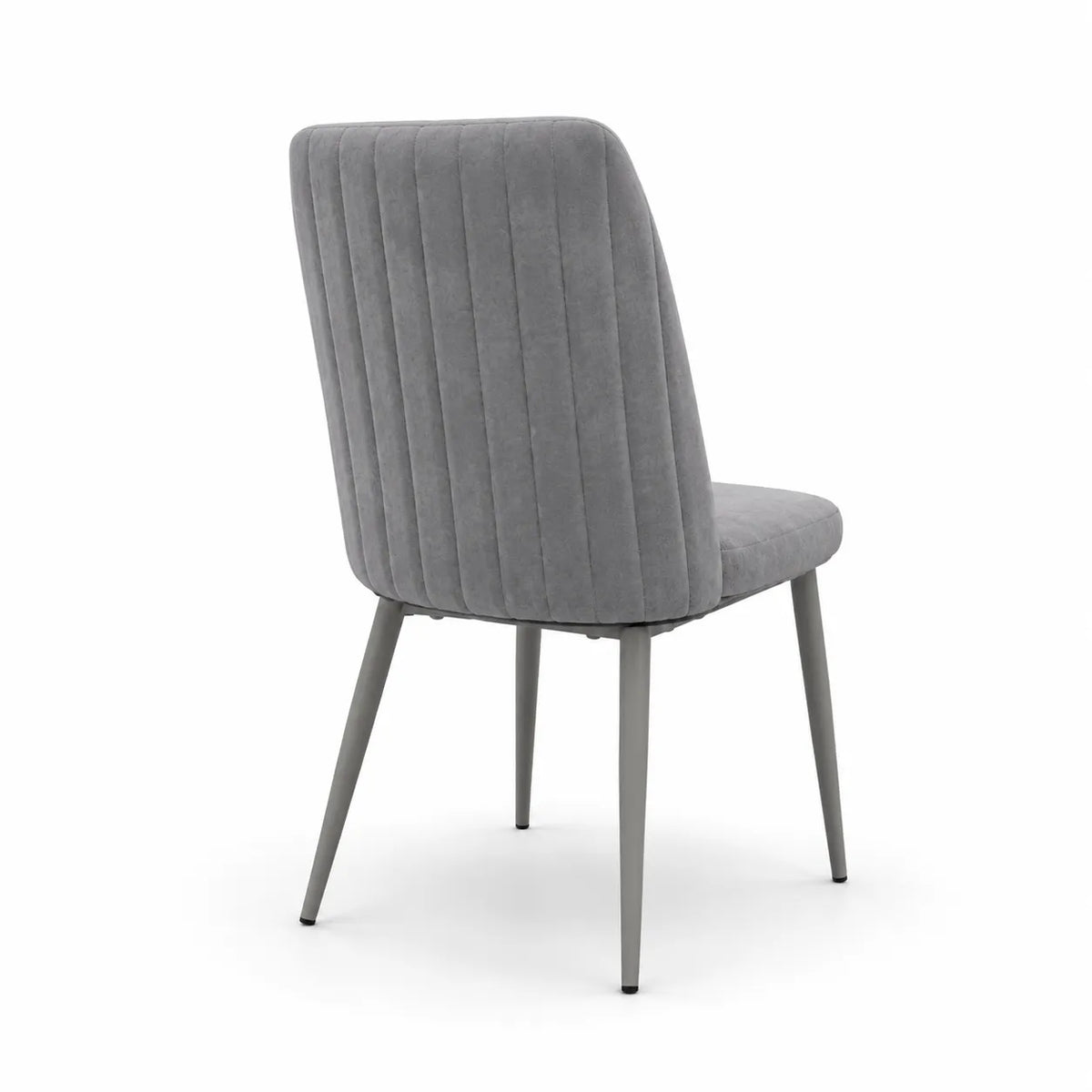 Sedia TUFI imbottita in microfibra HTSDR con schienale trapuntato e gambe in metallo, disponibile nei colori Tortora, Cammello e Grigio, venduta in set da 2.