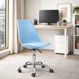 Sedia ufficio girevole azzurra con base cromata e ruote regolabile in altezza design moderno