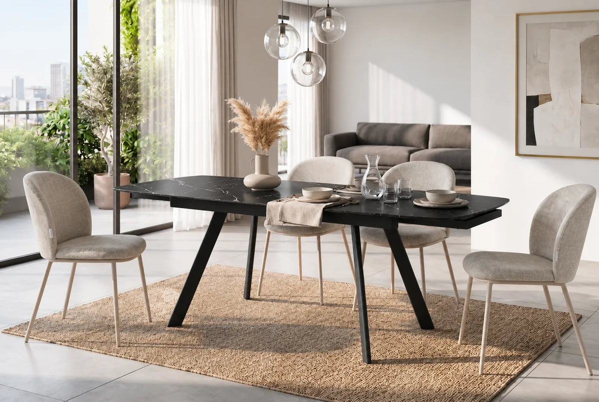 Set da 2 sedie Dea imbottite in tessuto antimacchia e antigraffio, disponibili nelle finiture Tortora con gambe Cashmere e Antracite con gambe Nero.