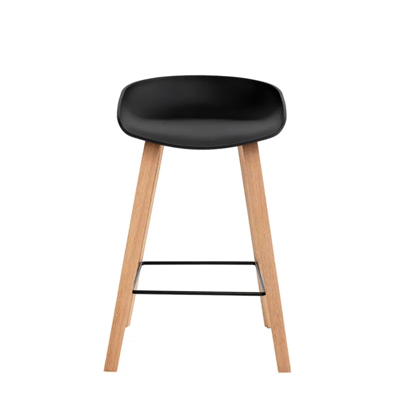 Sgabello moderno Daxer bianco con seduta in plastica e gambe in legno di faggio stile nordico