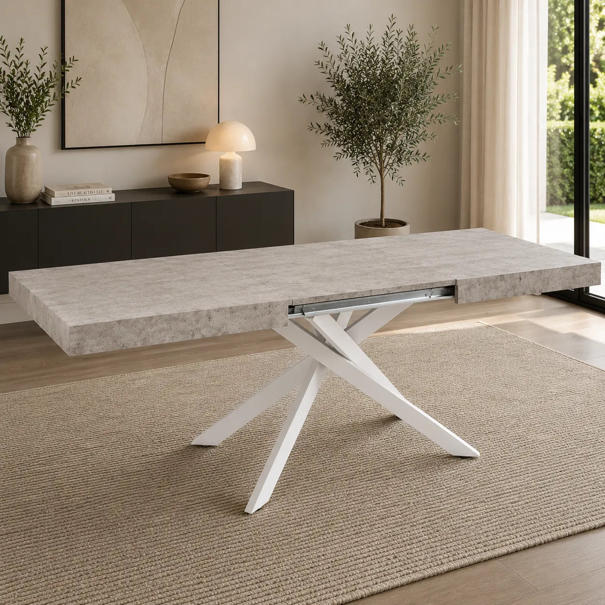 Tavolo allungabile Tokyo con struttura in metallo bianco e piano disponibile in rovere nodato, marmo carrara e cemento.