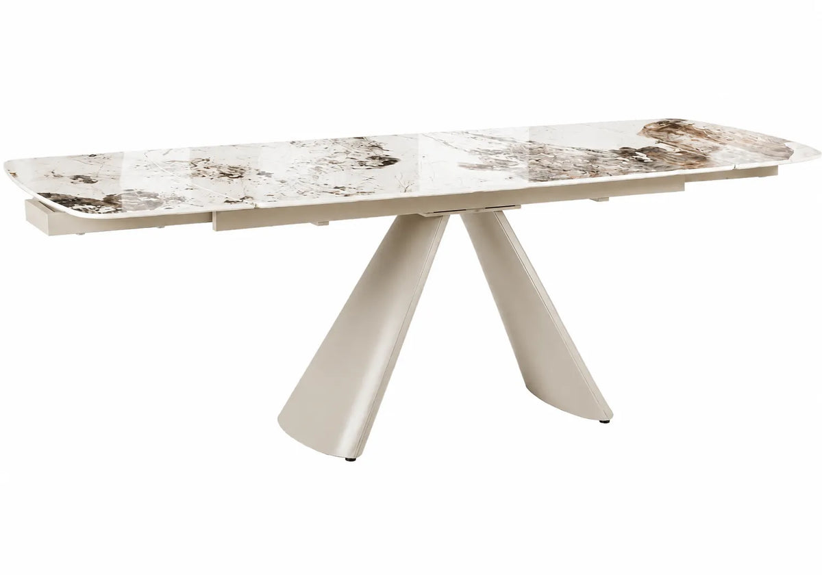 Tavolo allungabile Cupido 165/240 cm con piano in ceramica effetto Marmo Patagonia e struttura in metallo verniciato a polvere color Cashmere.