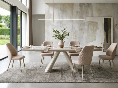 Tavolo allungabile Cupido 165/240 cm con piano in ceramica effetto Marmo Patagonia e struttura in metallo verniciato a polvere color Cashmere.