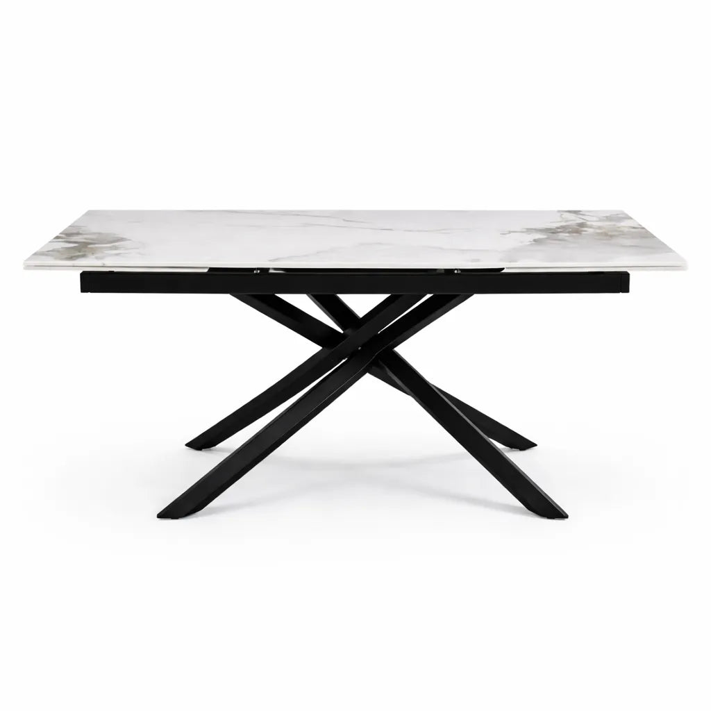 Tavolo George allungabile con piano in ceramica effetto marmo e base in metallo nero design incrociato moderno