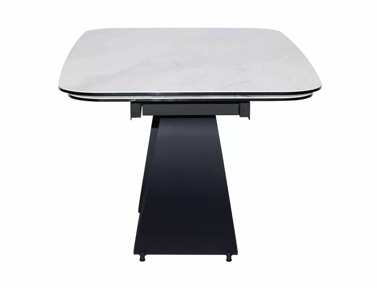 Tavolo Infinity Ceramic allungabile con top in vetroceramica effetto marmo bianco e struttura in metallo nero

