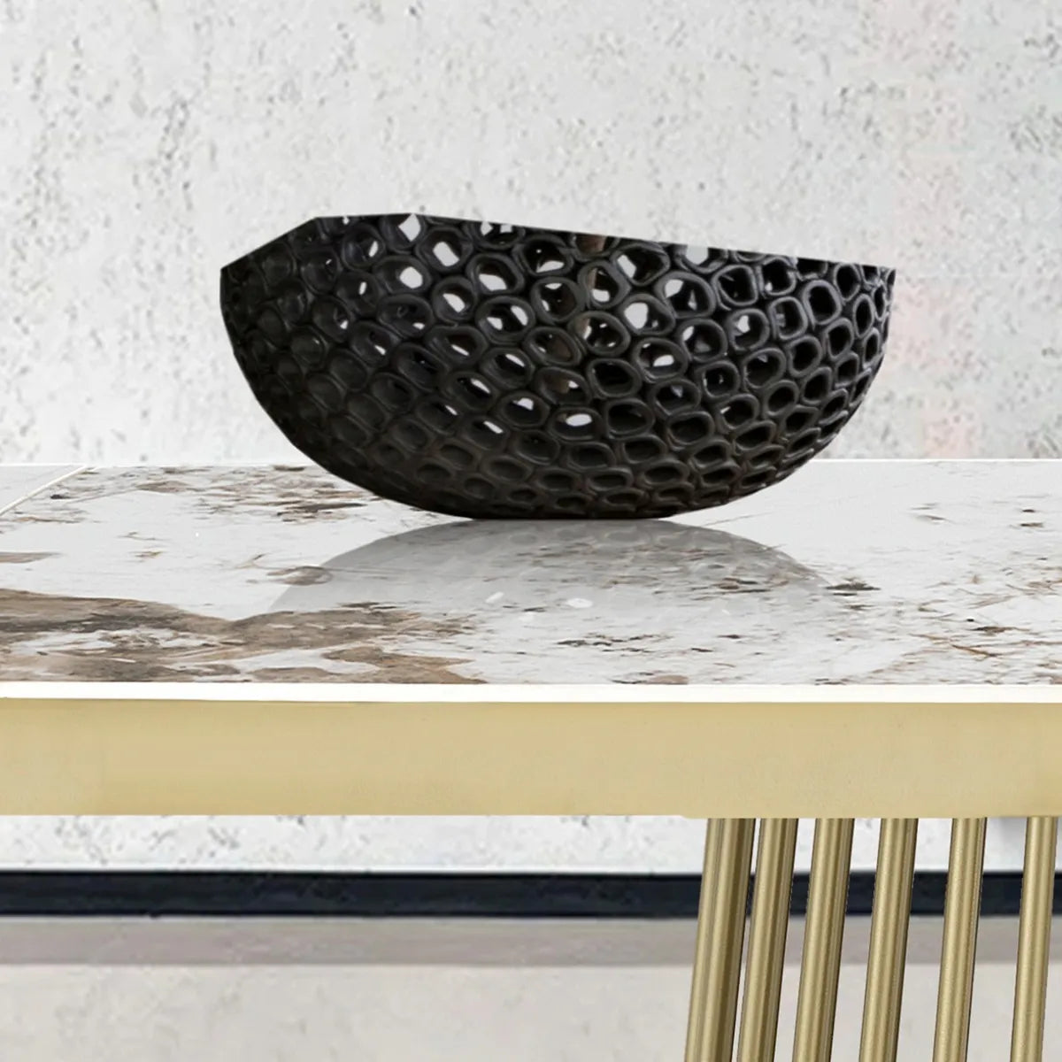 Tavolo Odisseo allungabile con piano in ceramica effetto marmo Onice lucido e basamento Champagne Oro opaco
